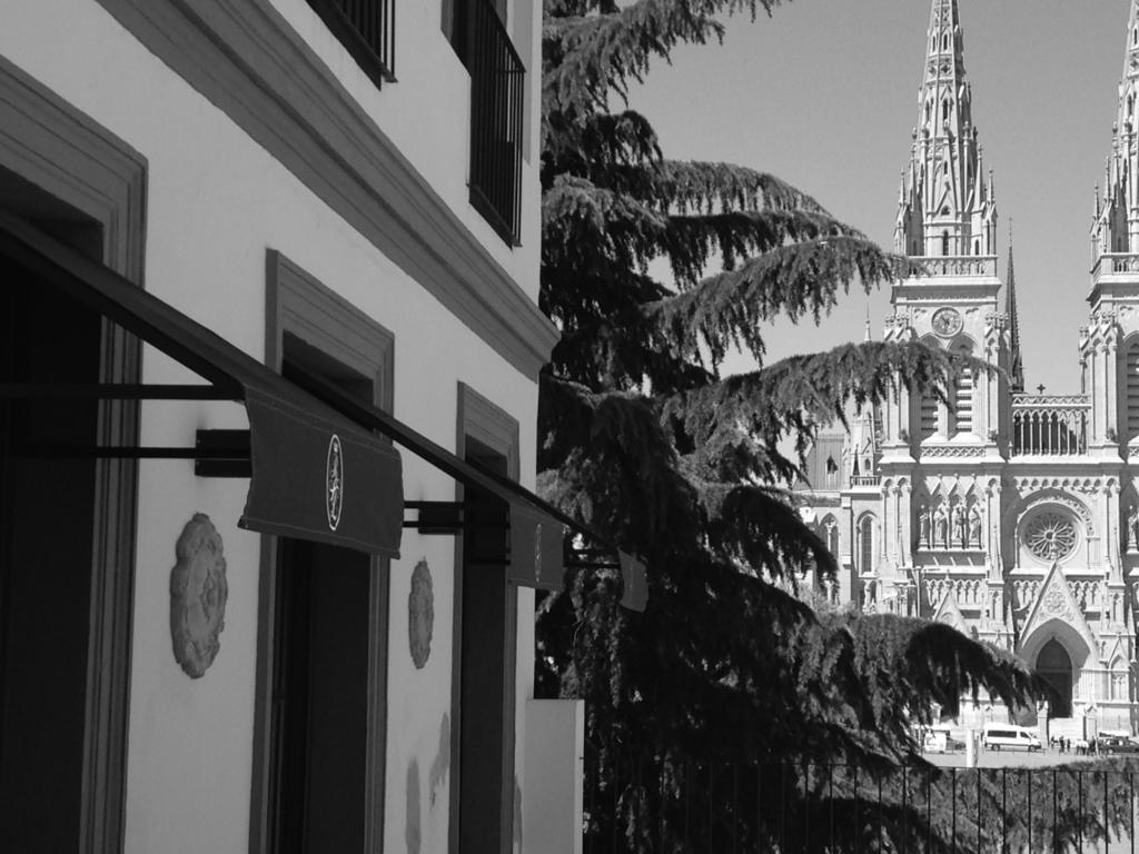 Real Hotel Lujan Екстериор снимка