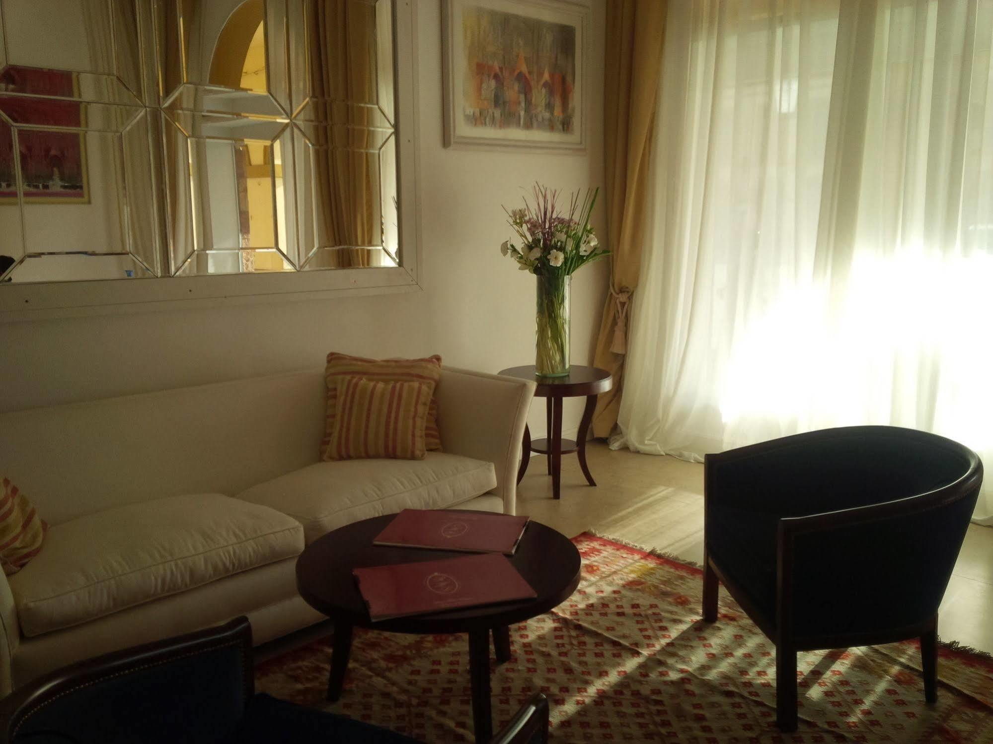 Real Hotel Lujan Екстериор снимка