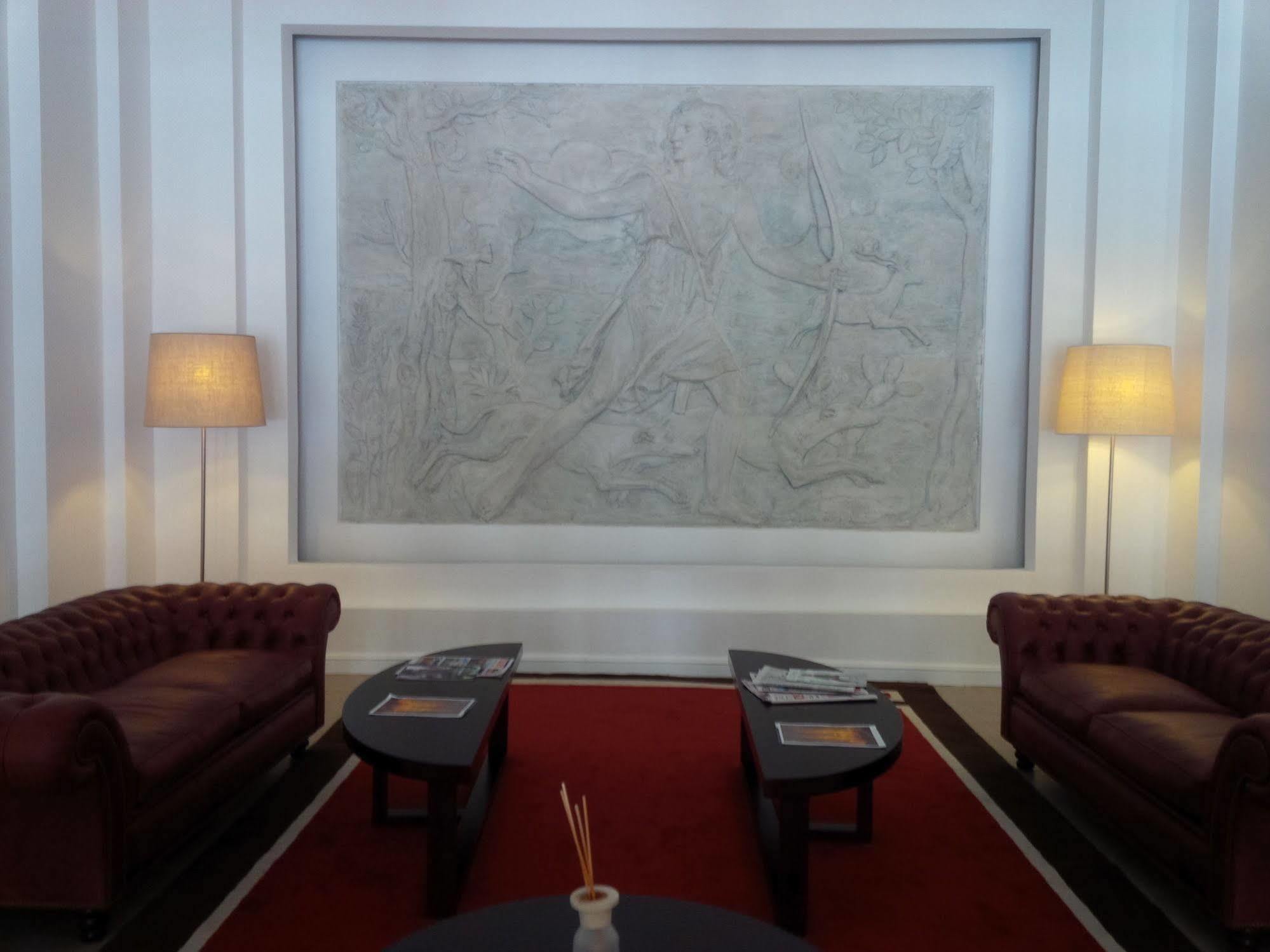 Real Hotel Lujan Екстериор снимка